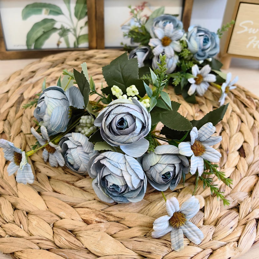 Искусственные цветы в Севастополе | Цветы искусственные «Камелии с мелкоцветом», голубые, букет