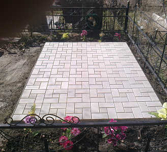 Плитка для благоустройства могилы: как выбрать